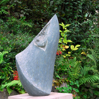 Skulptur aus Stein als Familie